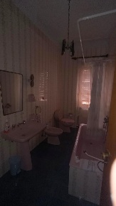 Foto Appartamento a Castell'Azzara Centro di 110 m² con 5 locali in vendita