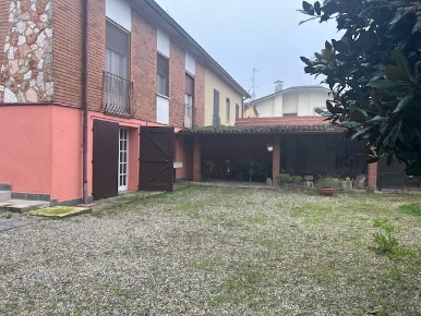 Foto Villa bifamiliare a Castelgerundo di 130 m² con 3 locali in vendita