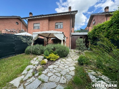 Foto Villa a schiera a Lauriano Centro di 150 m² con 6 locali in vendita