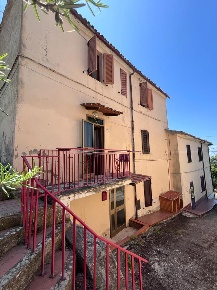 Foto Appartamento a Castell'Azzara di 77 m² con 3 locali in vendita
