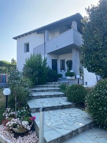 Foto Villa unifamiliare a Castelletto Monferrato di 280 m² con 5 locali