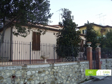 Foto Villa unifamiliare a Santa Luce Pastina di 150 m² con 7 locali