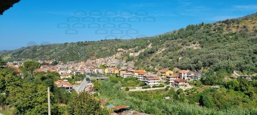 Foto Appartamento a Galatro di 130 m² con 5 locali in vendita