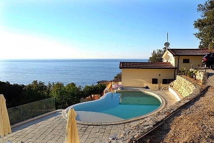 Foto Villa unifamiliare a Marciana Marina di 180 m² con 8 locali in vendita