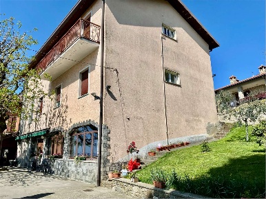 Foto Appartamento in Via Alessandro Manzoni 11, Colle Brianza Giovenzana