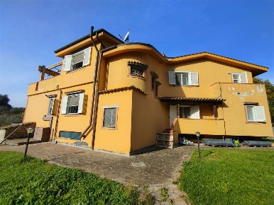Foto Villa unifamiliare a Ficulle di 410 m² con 10 locali in vendita