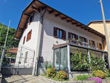Foto Villa unifamiliare in via nazionale 92, Porte di 190 m² con 7 locali