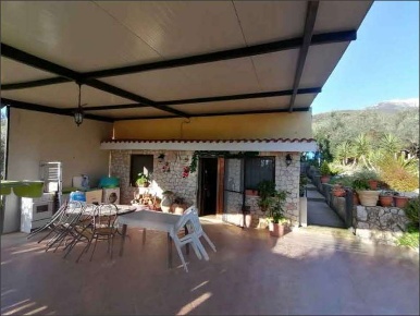 Foto Villa unifamiliare in VIA OLIVELLE, Bassiano Centro di 77 m² all'asta