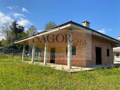 Foto Villa unifamiliare in Via Pramartino, San Pietro Val Lemina di 500 m²
