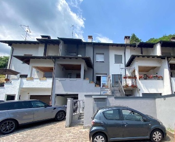 Foto Villa a schiera a Brusimpiano di 180 m² con 7 locali in vendita
