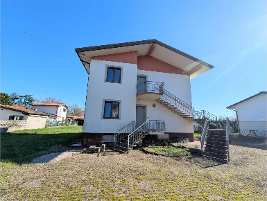 Foto Villa bifamiliare in Via Pertini, Capriva del Friuli di 235 m²