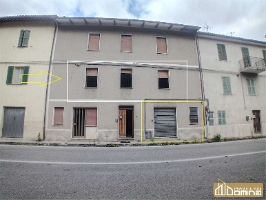 Foto Appartamento in Via Ponte Castello, Fiuminata di 134 m² con 8 locali