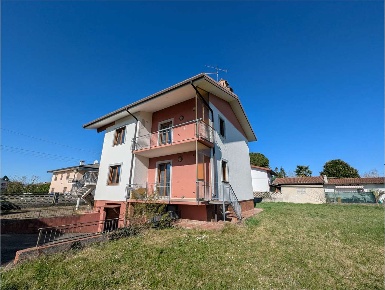 Foto Appartamento in Via Pertini  Snc, Capriva del Friuli di 97 m²