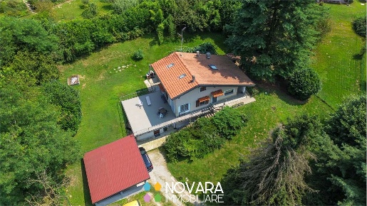 Foto Villa unifamiliare a Agrate Conturbia in vendita