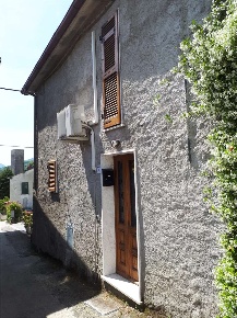 Foto Appartamento in Tresana, Tresana Centro di 80 m² con 4 locali