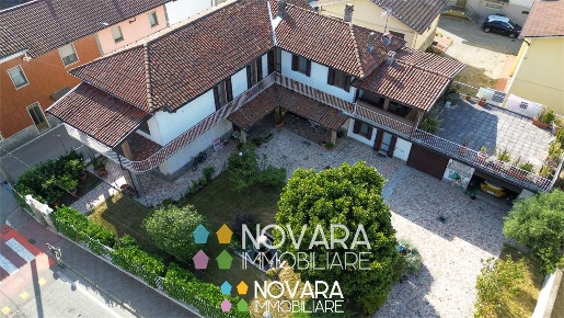 Foto Villa unifamiliare a Granozzo con Monticello di 350 m² con 8 locali