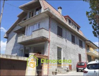 Foto Appartamento in Via Firenze 47, Orotelli di 146 m² con 8 locali