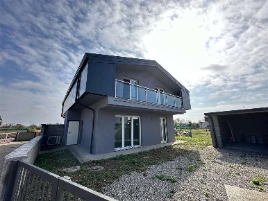Foto Villa unifamiliare in Via Pietro Micca, San Pietro Mosezzo di 120 m²