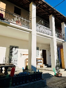 Foto Appartamento in Via Monte Pasubio 4, Sangiano di 200 m² con 9 locali