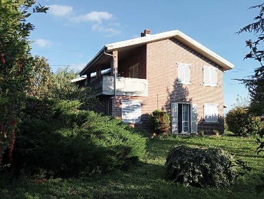 Foto Villa unifamiliare a Castelletto Monferrato di 350 m² con 11 locali