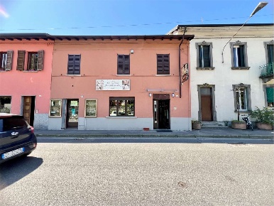 Foto Appartamento a Sangiano di 150 m² con 10 locali in vendita