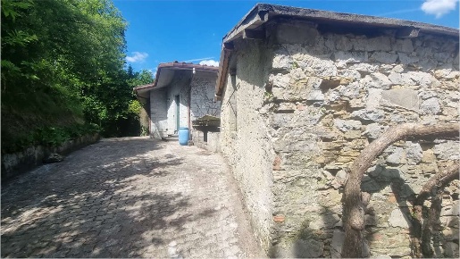 Foto Villa bifamiliare in cuciniana, Molazzana di 200 m² con 4 locali