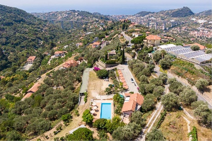 Foto Villa unifamiliare in Via G. Matteotti 12, Vallebona di 470 m²