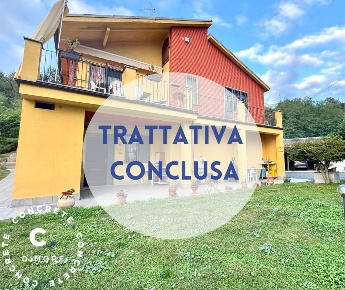 Foto Villa unifamiliare in via torino  7, Ferrere di 167 m² con 7 locali