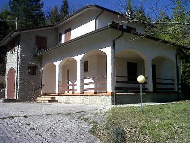 Foto Villa unifamiliare a Tredozio di 250 m² con 9 locali in vendita