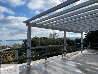 Foto Villa unifamiliare a Marciana Marina di 120 m² con 5 locali in vendita
