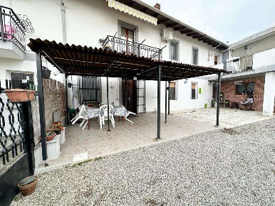 Foto Appartamento in Via Pasqualina 37, Granozzo con Monticello Case Sparse
