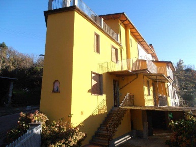 Foto Appartamento a Villa Collemandina Centro di 200 m² con 7 locali