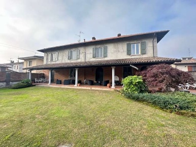 Foto Villa unifamiliare in Via Prata 17, Bascapè Centro di 340 m²