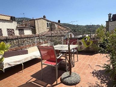 Foto Appartamento in Montebello 10, Vallebona Centro di 259 m² con 9 locali