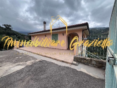 Foto Appartamento a Vallebona di 185 m² con 8 locali in vendita