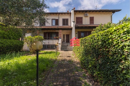 Foto Villa a schiera in via novara  21, Sozzago di 220 m² con 5 locali