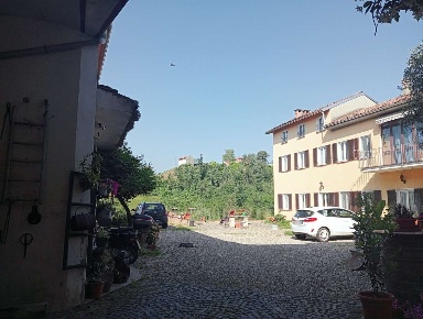 Foto Villa bifamiliare a Fubine Monferrato di 800 m² con 20 locali