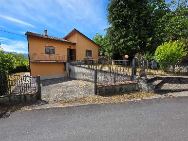 Foto Villa unifamiliare in loc. giappone, San Romano in Garfagnana