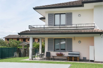 Foto Appartamento a Monvalle di 130 m² con 5 locali in affitto