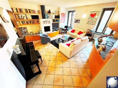 Foto Appartamento in Via Volta, Anzano del Parco Centro di 117 m²