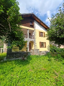 Foto Villa bifamiliare in Frazione, Arnad in vendita
