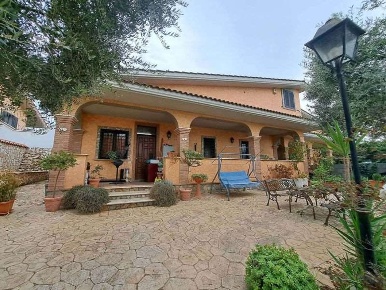 Foto Villa a schiera in Via Lunano 20B, Roma San Vittorino di 208 m²