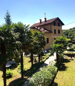 Foto Villa unifamiliare in via liberta 5, Dumenza Centro di 270 m²