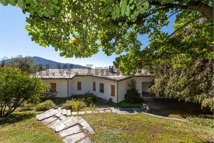 Foto Villa unifamiliare a Brenta di 500 m² con 18 locali in vendita
