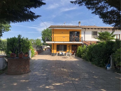 Foto Appartamento a Quattordio di 230 m² con 5 locali in vendita
