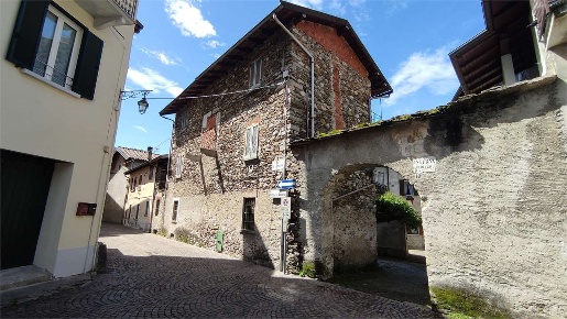 Foto Appartamento in piazza roma, Cambiasca Centro di 230 m² con 5 locali