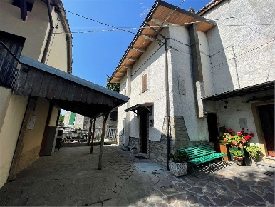 Foto Appartamento in COLA, Vetto di 70 m² con 3 locali in vendita