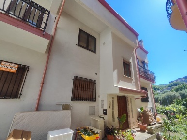 Foto Appartamento in VIA SAN PIETRO 45, Paterno Calabro Centro di 140 m²