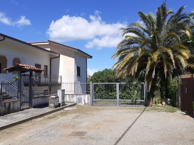 Foto Villa unifamiliare in VIA RIZZUSO 15, Piane Crati di 370 m² in vendita