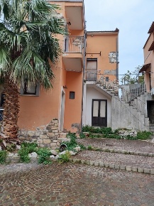 Foto Appartamento in Via Casa Lessa, Taurano di 90 m² con 3 locali